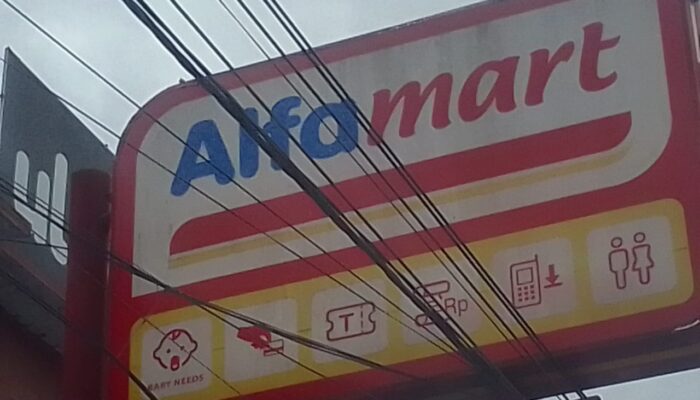Kekecewaan Warga Terhadap Pelayanan Alfa Mart Saat Membayar Angsuran.