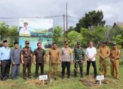 Pj. Bupati Aceh Tamiang,  Drs. Asra, Tanam Pohon Durian Dalam Program Tahiroe Aceh
