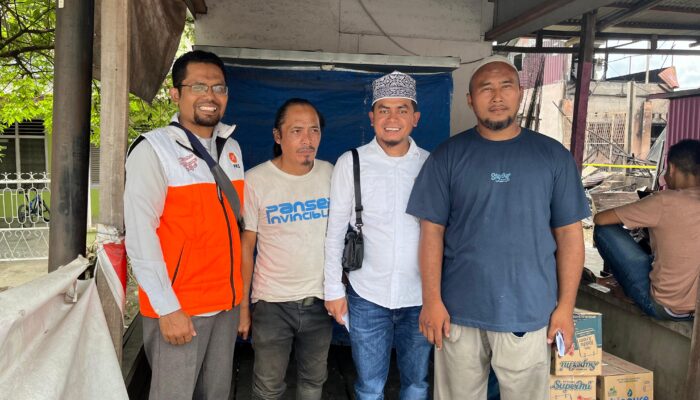 Peduli Korban Kebakaran, Muazzin Beri Bantuan