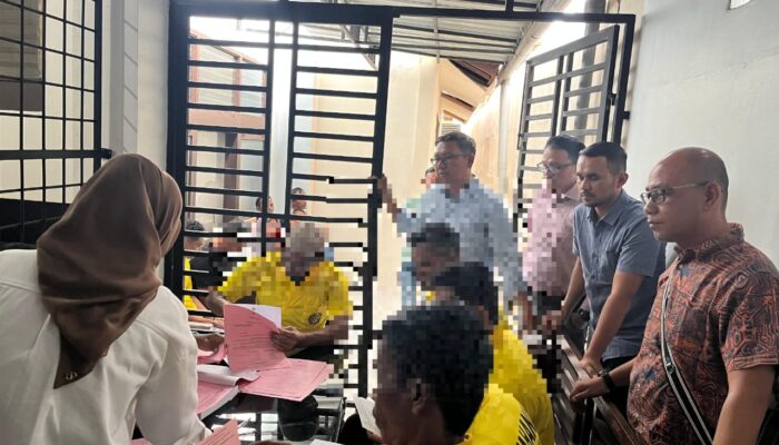 Penyidik Polres Aceh Tengah Serahkan Lima Tersangka Kasus Kepemilikan Kulit Harimau Satwa Dilindungi ke Kejaksaan.