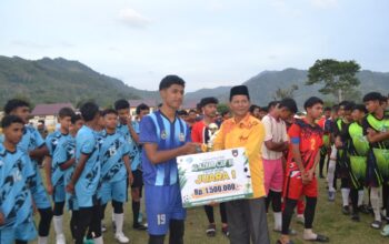 Penutupan Turnamen Sepak Bola Antar Santri Se – Aceh Tengah, Merebutkan Piala Bergilir Al-Azhar Cup lll.