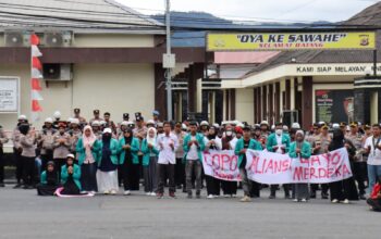 Ratusan Mahasiswa dan Aliansi Gayo Merdeka (AGM) Berunjuk Rasa di Depan Polres Aceh Tengah dan Gedung DPRK