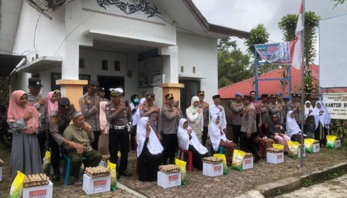Polres Aceh Tengah Tebar Kepedulian Lewat Jumat Berkah di Kampung Pucuk Deku