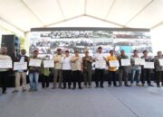 Bupati Aceh Tamiang Bersama Mendagri Serahkan Bantuan Stimulan Rumah Rusak